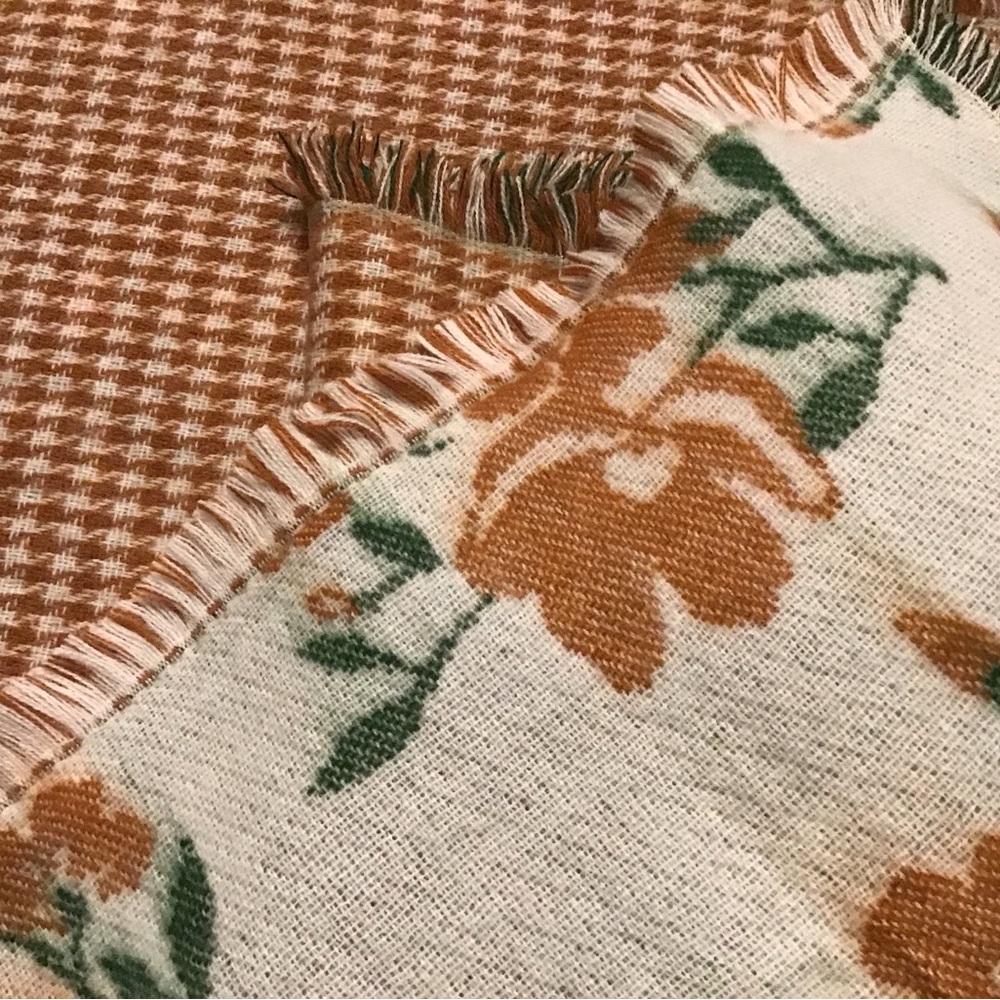 Reversible Pattern Wrap - Picture 3 of 4